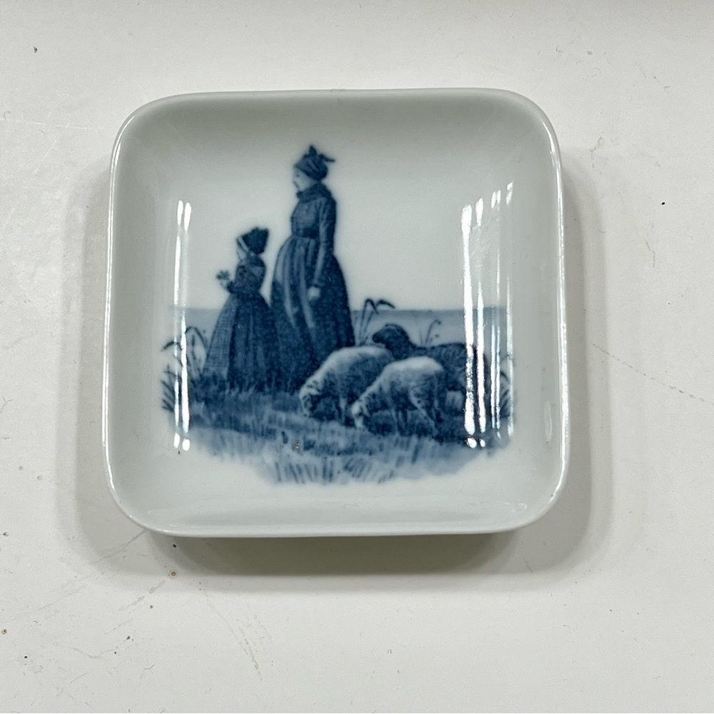 Vintage 1962‎ Royal Copenhagen square plate girl with sheeps